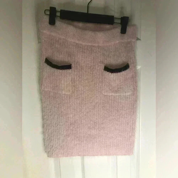 Pink mini skirt fuzzy sweater material size small - Picture 9 of 14